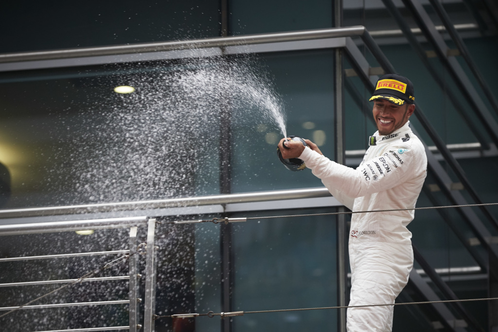 Lewis Hamilton s-a impus in Grand Prix China