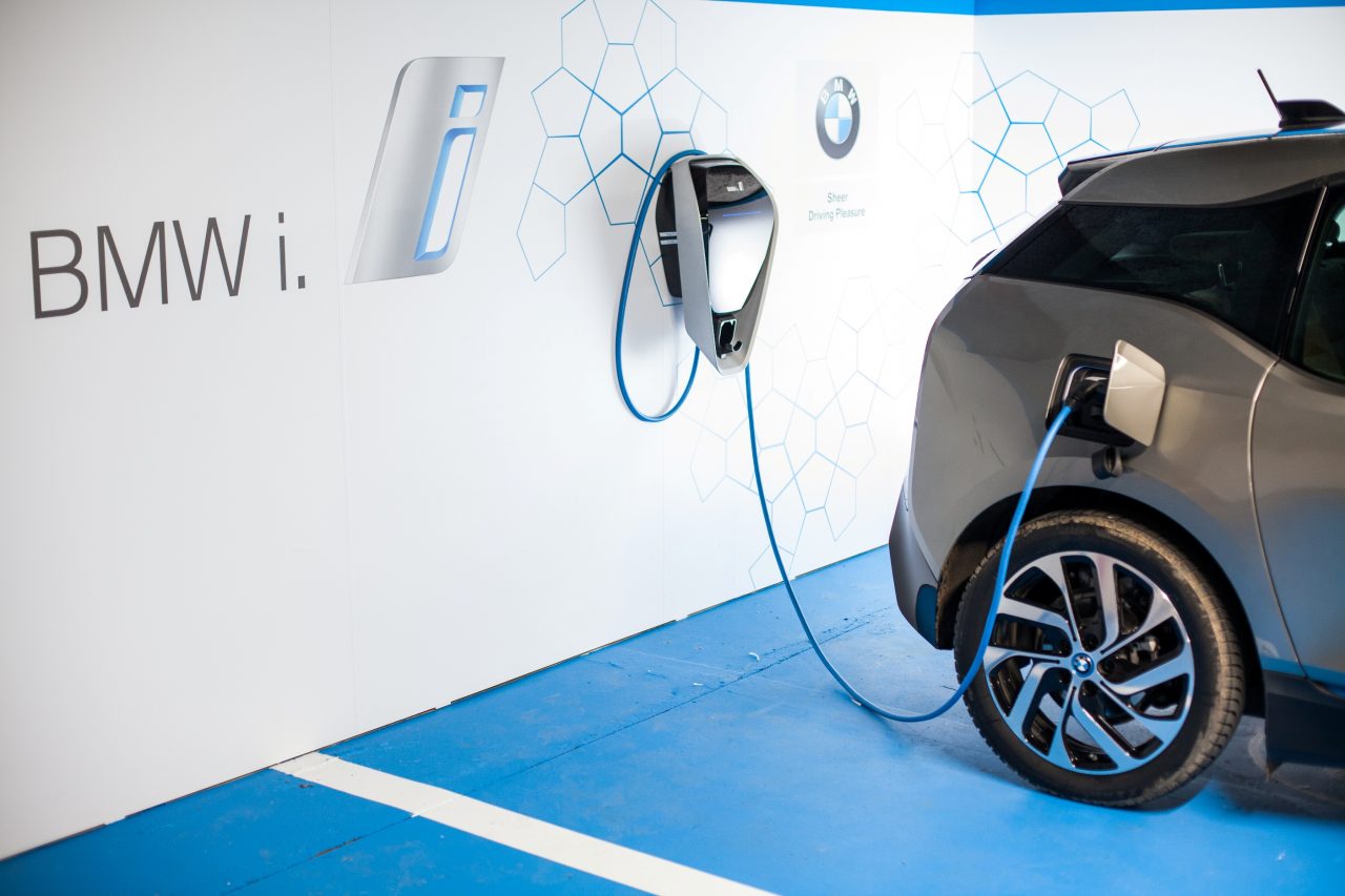 "BMW i ChargeForward" arătă cum încărcarea inteligentă poate aduce